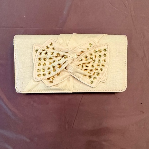 NWOT Nina Vintage Y2K Ivory/Gold Clutch w/ Bow Embellishment & Chain Strap - Picture 2 of 10